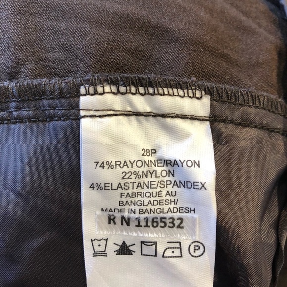 BNWOT Cuffed Capri Pants w/  Front & Back Pockets - Picture 3 of 7